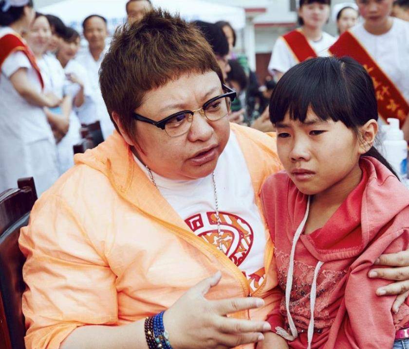 韓紅丈夫最新消息揭秘，小巷風(fēng)情與美食秘境探索