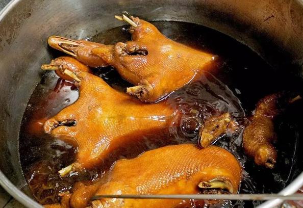 今天草果最新價(jià)格及市場(chǎng)走勢(shì)多元觀點(diǎn)探討