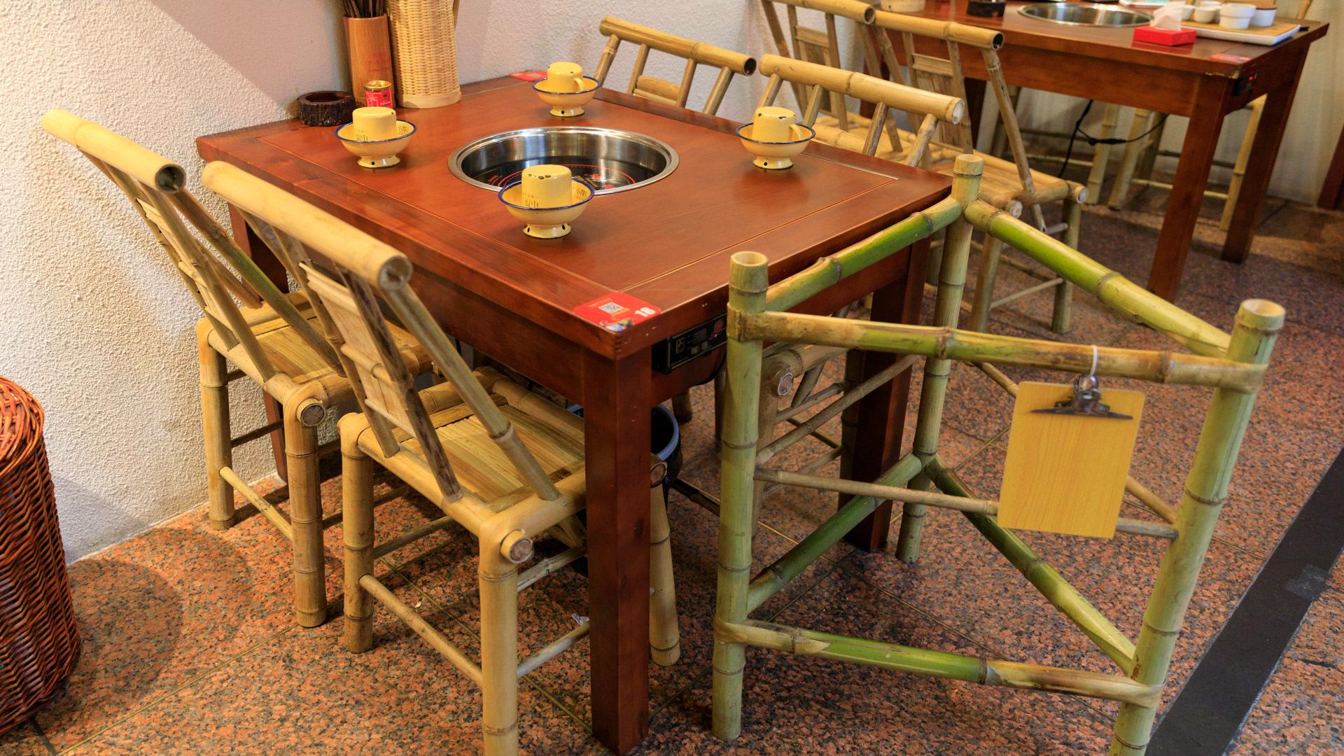 吃貨奔馳小哥，自信成長(zhǎng)與美食的勵(lì)志之旅最新視頻更新