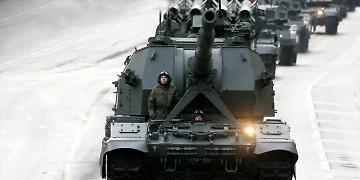 最新軍事裝備揭秘，小巷深處的神秘寶藏