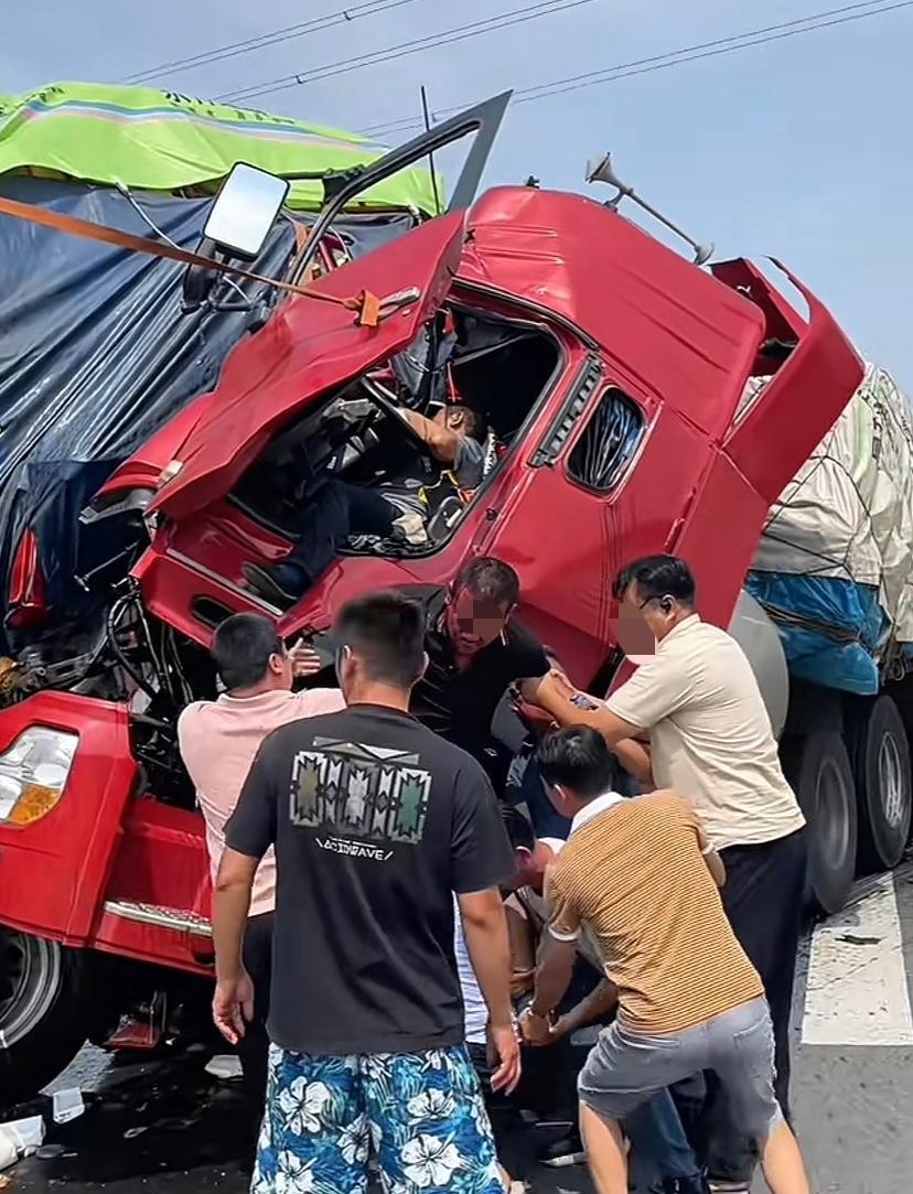 信陽(yáng)312國(guó)道車禍?zhǔn)录疃确治雠c最新報(bào)道