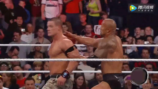 WWE巨星巨石強(qiáng)森的賽場(chǎng)日常，友情、汗水與榮耀的最新比賽