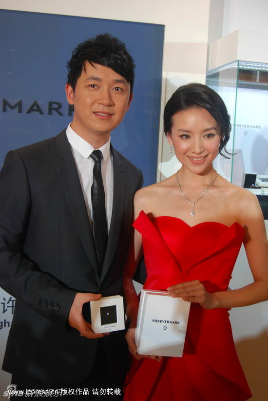 董潔2025最新動態(tài)，變化中的力量，閃耀星光的勵志之旅