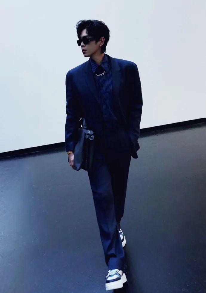 探索自然美景之旅，最新男生頭像與內(nèi)心平和的追尋