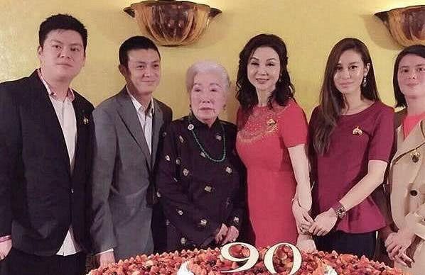 蕭少豪門妻子最新探索自然美景之旅